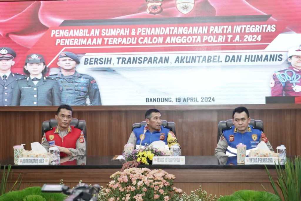 PENGAMBILAN SUMPAH DAN PENANDATANGANAN PAKTA INTEGRITAS PENERIMAAN TERPADU CALON ANGGOTA POLRI TA. 2024 PANDA POLDA&nbsp;JABAR
