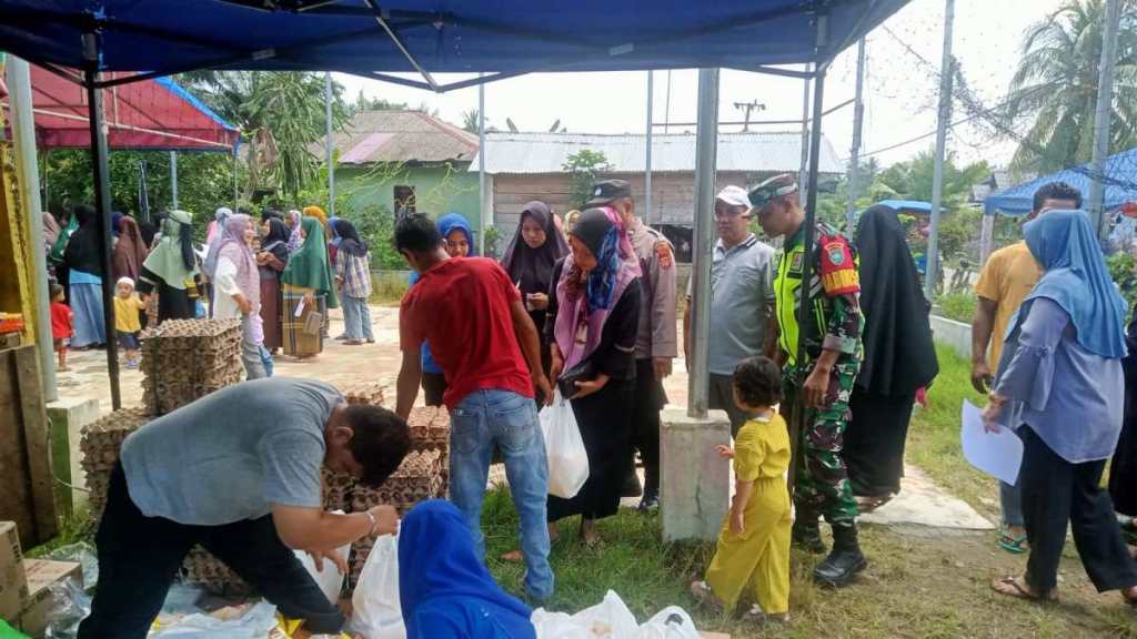 Kegiatan Pangan Murah DiDampingi Oleh Dinas Pangan Kelautan Dan Perikanan Bersama Babinsa Koramil&nbsp;04/Bdh.