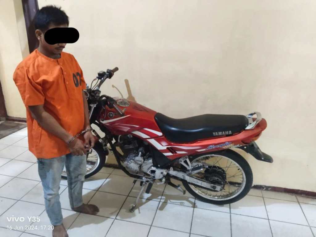 HANYA BUTUH WAKTU 3 JAM, POLSEK TELUK MENGKUDU BERHASIL MERINGKUS PELAKU CURANMOR DI SEBUAH&nbsp;WARUNG