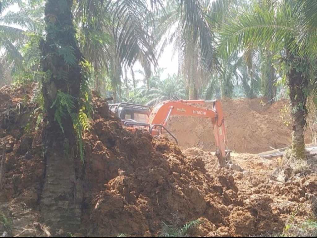 “AKTIVITAS PETI DI SEKITAR JEMBATAN GANTUNG DESA LANTAK SERIBU ( A3 ) BELUM TERSENTUH HUKUM&nbsp;?!”