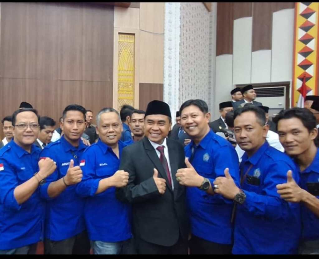 Rusmanto Dilantik Jadi Anggota DPRD, Masyarakat Sambut dengan&nbsp;Meriah