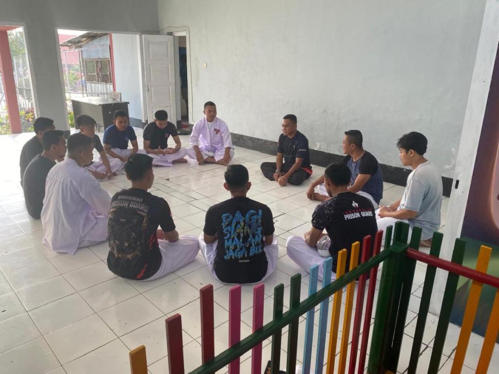 10 Orang Pegawai Lapas Dompu Mengikuti Latihan Kempo&nbsp;Perdana.