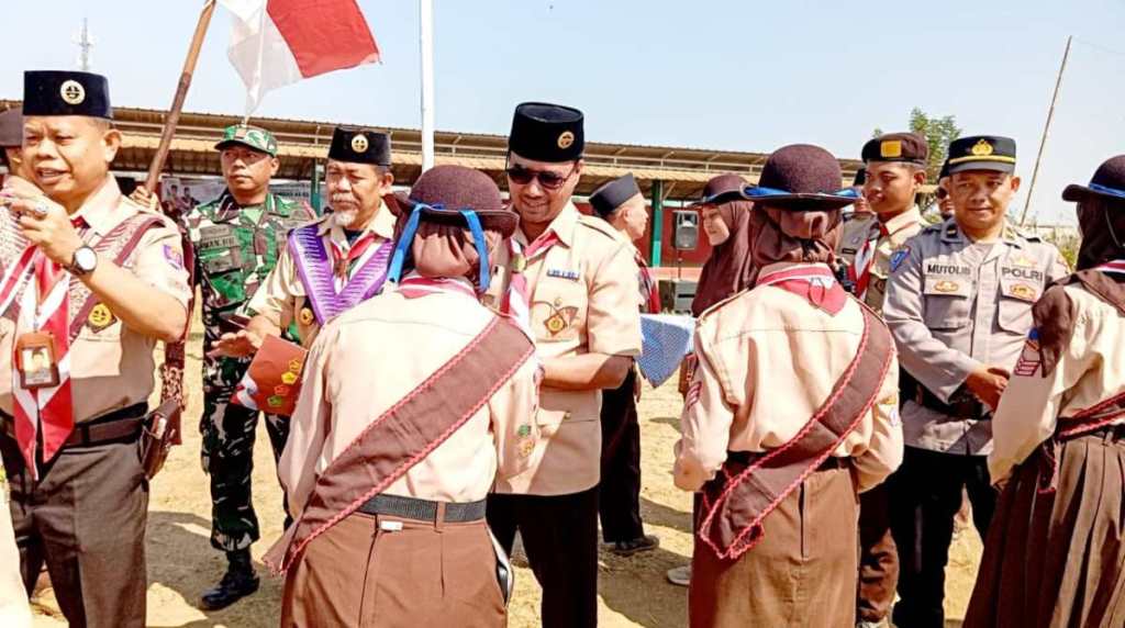 Camat Rofiran Memimpin Langsung Upacara Hari Ulang Tahun Pramuka Ke-63 Dengan Khidmat, Kwartir Ranting Solokan&nbsp;Jeruk.
