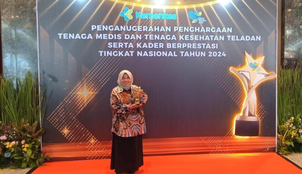 Apresiasi Tinggi Dinkes Cilegon Siti Rogayati Raih Penghargaan Kader Terbaik Nasional&nbsp;2024