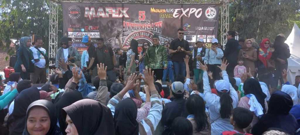 Bacawabup Ali Syakieb Bersama Dirut BPR Kerta Raharja H. Aep Hendar Cahyad Ikut Merayakan Audio Expo HUT KSSM Ke-5 Disambut Meriah Warga Masyarakat&nbsp;Ibun.