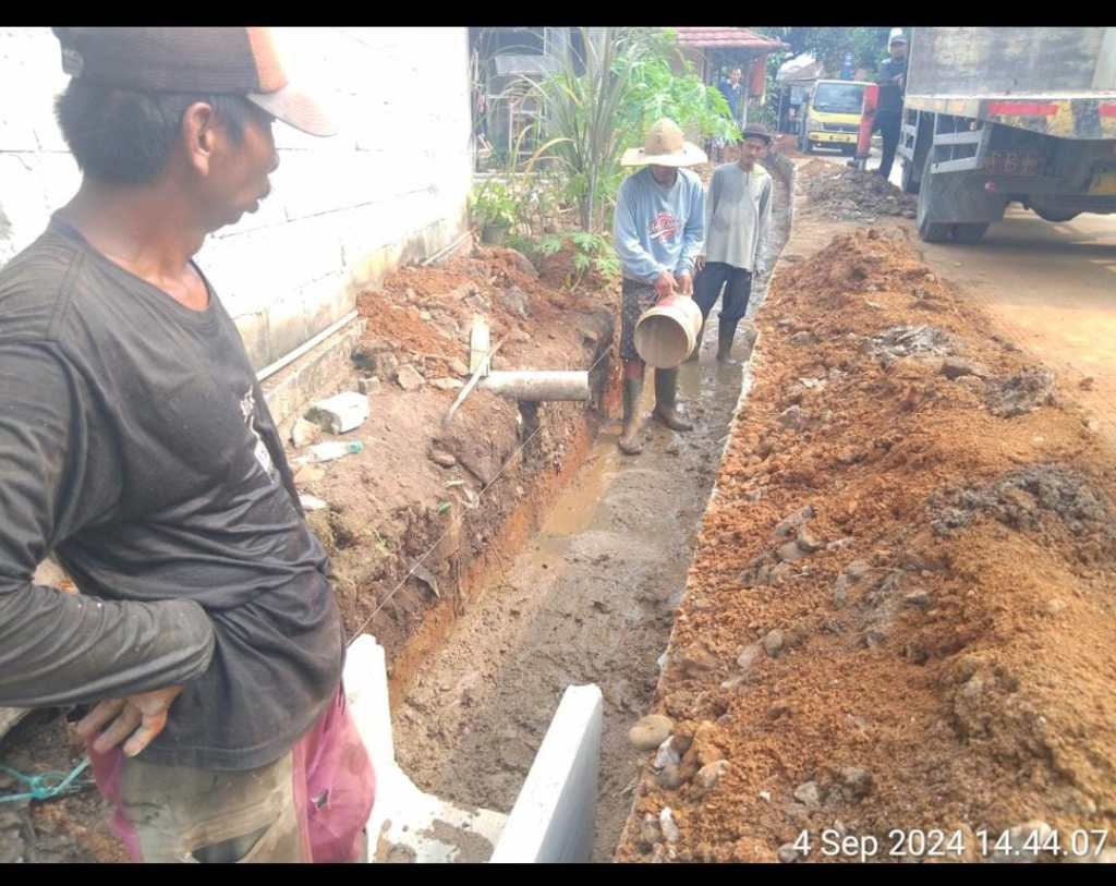 Proyek Pemasangan U-Ditch di Desa Parakan Sudah Sesuai&nbsp;Spesifikasi