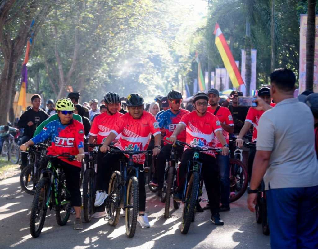 Ribuan Masyarakat Aceh Tamiang Ikuti Fun Bike dan Fun Walk&nbsp;Merdeka.