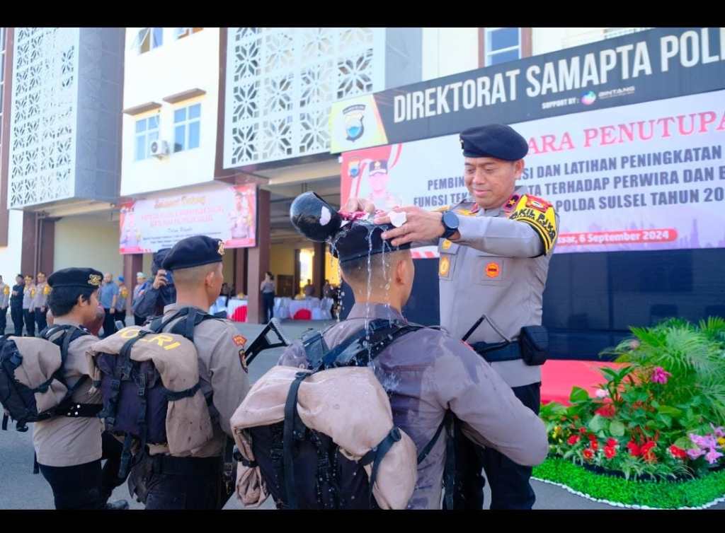 Wakapolda Sulsel Pimpin Penutupan Pembinaan Tradisi dan Latihan Peningkatan Kemampuan Samapta di Polda&nbsp;Sulsel.